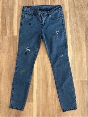 ❤️‍🔥3/$20 Blue Skinny Jeans with Playful Embroidered Motifs